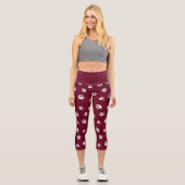 Niedliches White Paw Prints Muster Burgundy Capri Leggings (Vorderseite)
