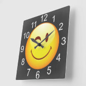Niedliches Winking Happy Face Quadratische Wanduhr (Winkel)