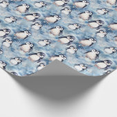 Niedliches Winter Pinguin Wrapping Paper Design Geschenkpapier (Ecke)