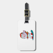 niedliches Yeti mit santa-Kostüm beim Snowboard-Sp Gepäckanhänger (Vorderseite vertikal)