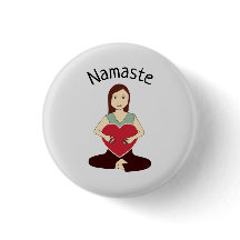 Niedliches Yoga Girl mit rotem Herzen Namaste