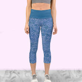 Niedliches Yoga-Training in Blau und Weiß Capri Leggings