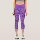 Niedliches Yoga-Workout in lila-weiß-trendigem Sti Capri Leggings (Vorderseite)