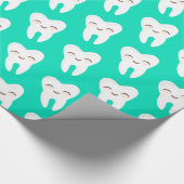 Niedliches Zahn-Muster auf aquamarinem Geschenkpapier (Ecke)