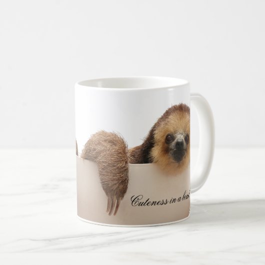 "Niedlichkeit in einer Schüssel" Sloth-Tasse Kaffeetasse (VorderseiteRechts)