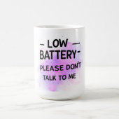 Niedriger Aufkleber Bitte sprechen Sie nicht mit m Kaffeetasse (Mittel)