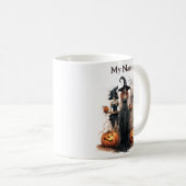 Niemals allein: Halloween-Hexe, maßgeschneiderter Kaffeetasse (VorderseiteRechts)