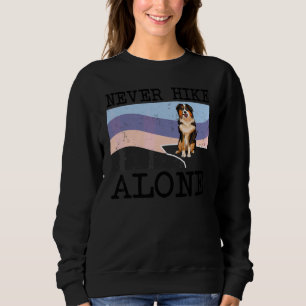 Niemals allein wandern Miniature American Shepherd Sweatshirt