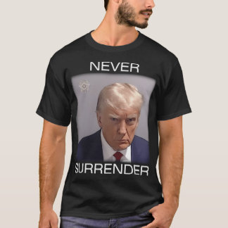 Niemals aufgeben - Trump Mugshot (weiße Schrift) T-Shirt