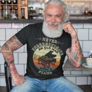 Niemals einen alten Mann unterschätzen - Klavier T-Shirt