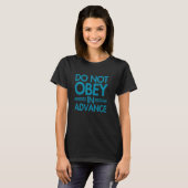 Niemals im Voraus gehorchen T-Shirt (Vorne ganz)