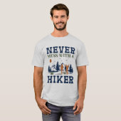 Niemals Mess mit dem Hiker - ultimatives Abenteuer T-Shirt (Vorne ganz)