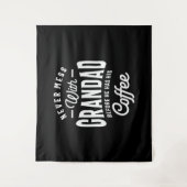 Niemals mit Grandad vor Kaffee durchgehen Wandteppich (Vorderseite)