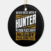 Niemals mit Jägern durcheinander Keramik Ornament (Links)