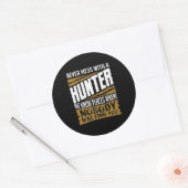Niemals mit Jägern durcheinander Runder Aufkleber (Umschlag)