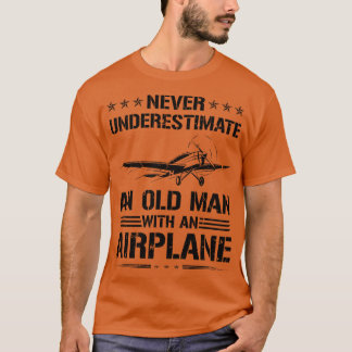 Niemals unterschätzen alte Mann Pilot Flugzeug T-Shirt