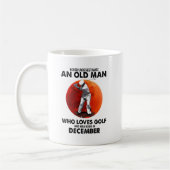 Niemals unterschätzen Old Dezember Man Lieben Golf Kaffeetasse (Links)