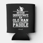 Niemals unterschätzen Old Man Funny Black Pickleba Dosenkühler (Rückseite)