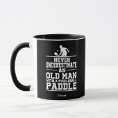 Niemals unterschätzen Old Man Funny Black Pickleba Tasse (Links)