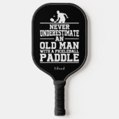 Niemals unterschätzen Old Man Funny Black Pickleball Schläger (Vorderseite)