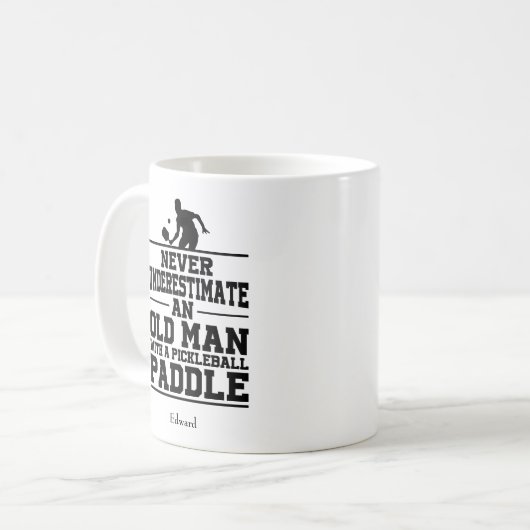 Niemals unterschätzen Old Man Funny White Pickleba Kaffeetasse (Vorderseite Links)