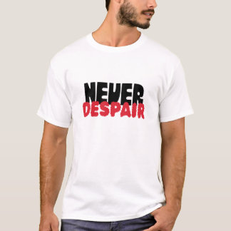 Niemals verzweifeln – Dunkle Gothic-Typografie T-Shirt