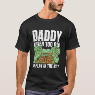 Niemals zu alt, um am Vatertag im Dreck zu spielen T-Shirt
