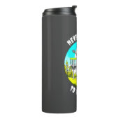 Niemals zu alt zum Golfspielen | Skelettfräsen Thermosbecher (Nach links gedreht)