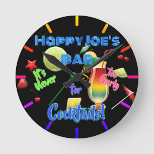 Niemals zu früh für Cocktails Neon Personalisiert Runde Wanduhr