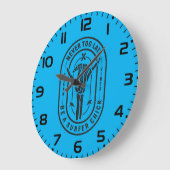 Niemals zu spät Skeleton Surfer Chick Ocean Vibes Große Wanduhr (Winkel)