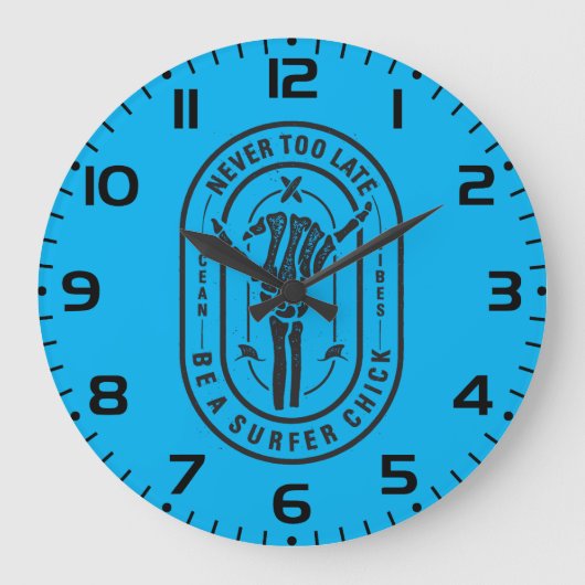 Niemals zu spät Skeleton Surfer Chick Ocean Vibes Große Wanduhr (Vorderseite)