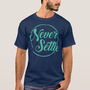 Niemals zufrieden QuoteDesign T-Shirt
