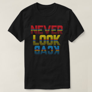 Niemals Zurückblicken - Retro Motivationsdesign T-Shirt