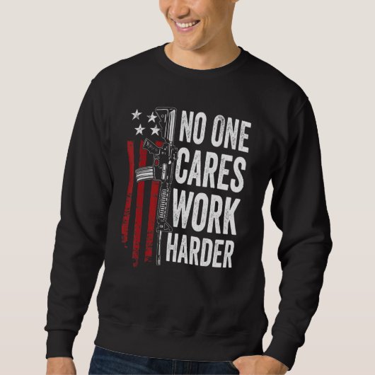 Niemand arbeitet härter Pro Gun Ar15 American Fl Sweatshirt (Vorderseite)