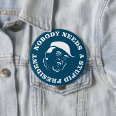 Niemand braucht einen dummen Präsidenten Button (Beispiel)