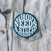 Niemand braucht einen dummen Präsidenten Button (Beispiel)