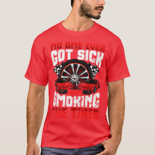 Niemand Got je vom Rauchen des Auto der Reifen. T-Shirt