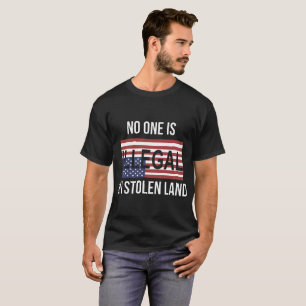 niemand ist auf gestohlenem Land Amerika illegal T-Shirt