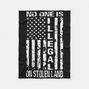 Niemand ist illegal auf gestohlenem Land Amerika E Fleecedecke