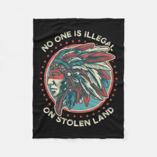 Niemand ist illegal auf gestohlenem Land Fleecedecke