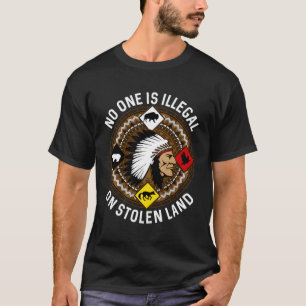 Niemand ist illegal auf gestohlenem Land T-Shirt