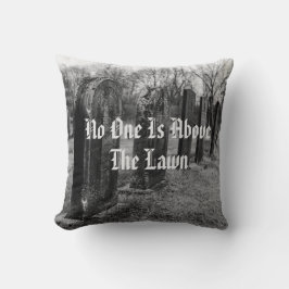 Niemand ist über dem Rasen Kissen