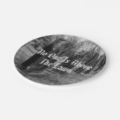 Niemand ist über dem Rasen Pappteller (Schrägansicht)