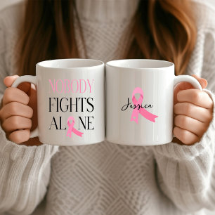 Niemand kämpft allein mit rosa Band Kaffeetasse