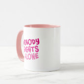 Niemand kämpft allein mit Rosa Tasse (Vorderseite Links)