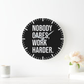 Niemand kümmert sich, Arbeit härter - Motivierend Große Wanduhr (Zuhause)