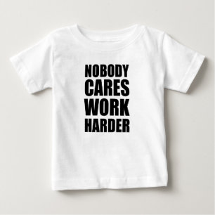 Niemand kümmert sich, arbeite härter Fitness Worko Baby T-shirt