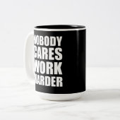 Niemand kümmert sich darum, härtere Fitness zu mac Zweifarbige Tasse (Vorderseite Links)