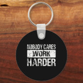 Niemand kümmert sich um härtere Arbeit - Gym Fitne Schlüsselanhänger (Vorderseite)