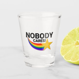Niemand kümmert sich um Shot-Glas Schnapsglas